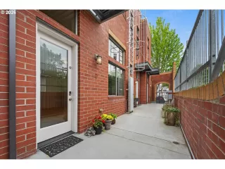 Photo #3: 392018103 Listing 