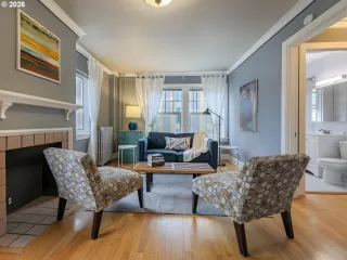 Photo #3: 392242285 Listing