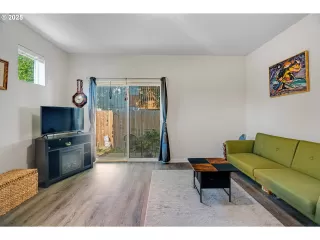 Photo #2: 392352444 Listing