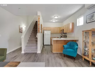 Photo #5: 392352444 Listing