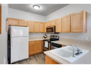 Photo #6: 392352444 Listing