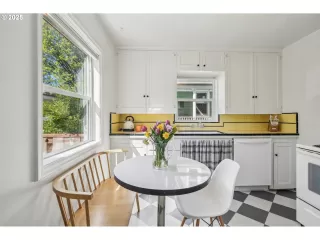 Photo #4: 393423962 Listing