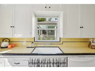 Photo #5: 393423962 Listing