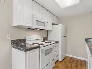 Photo #5: 393447587 Listing