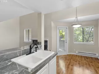 Photo #6: 393447587 Listing