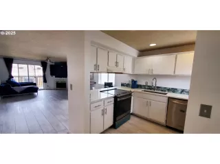 Photo #6: 393491677 Listing