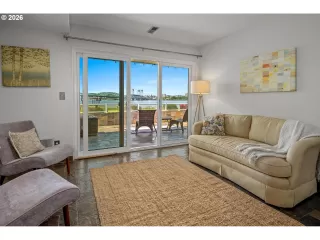 Photo #5: 394109038 Listing