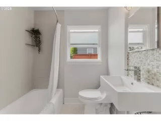 More Details about MLS # 394127881 : 5405 NE 10TH AVE