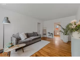 Photo #6: 394127881 Listing