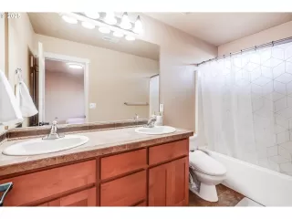 Photo #4: 396319993 Listing