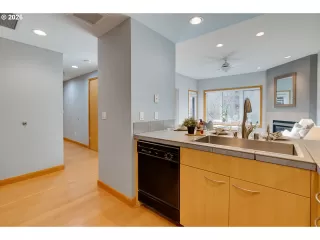 Photo #5: 396528874 Listing 