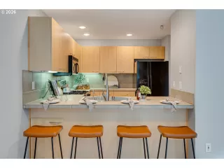 Photo #6: 396528874 Listing 