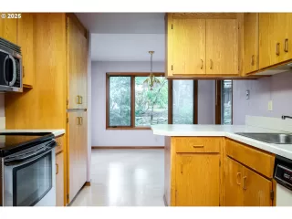 Photo #5: 396552464 Listing