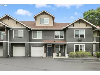 Browse active condo listings in ELLSWORTH ON THE PARK