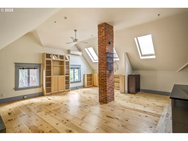 MLS: 400131153 Condo For Sale