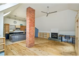 Photo #3: 400131153 Listing 