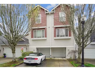 Photo #1: 400284623 Listing