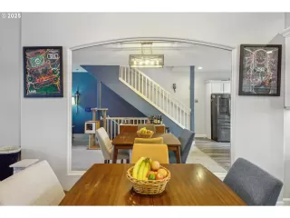 Photo #5: 400284623 Listing