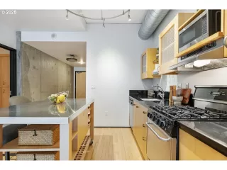 Photo #4: 400397797 Listing 