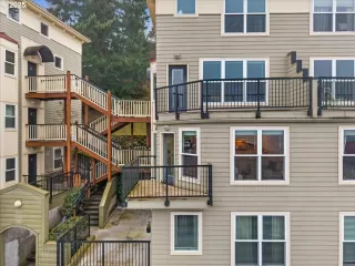 Photo #3: 400978352 Listing 