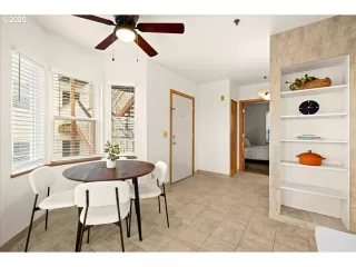 Photo #6: 400978352 Listing 