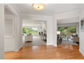 Photo #4: 401164153 Listing