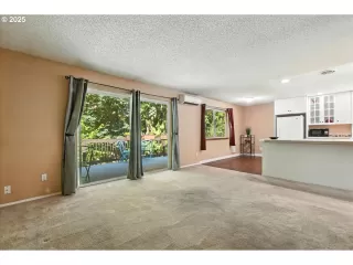 Photo #5: 401827103 Listing 