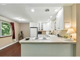 Photo #6: 401827103 Listing 