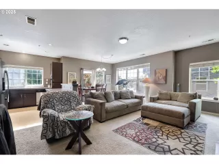 Photo #4: 402315937 Listing