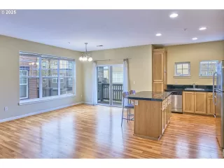 Photo #1: 402376424 Listing