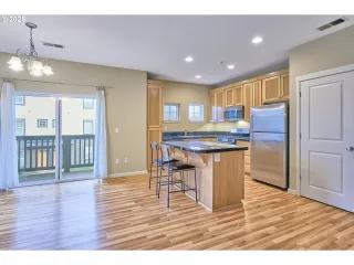 Photo #2: 402376424 Listing