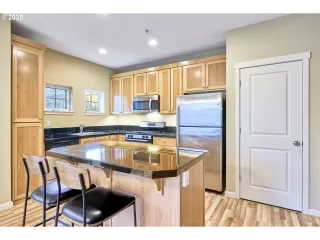 Photo #3: 402376424 Listing