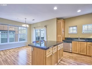 Photo #4: 402376424 Listing