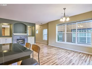 Photo #5: 402376424 Listing