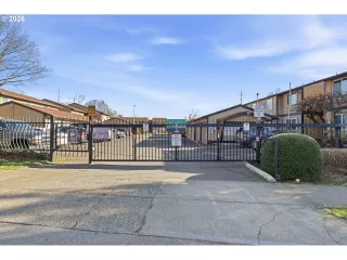 More Details about MLS # 402492326 : 605 SE 121ST AVE 5