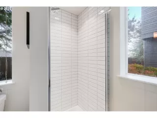 Photo #4: 403120246 Listing