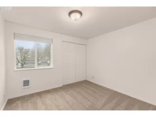 Photo #4: 403250965 Listing