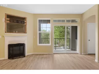 Photo #4: 403504372 Listing