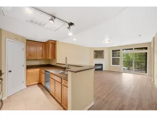 Photo #6: 403504372 Listing