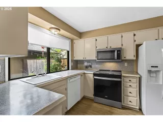 Photo #2: 403524843 Listing 