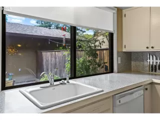 Photo #4: 403524843 Listing 