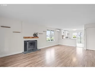 Photo #3: 403723961 Listing