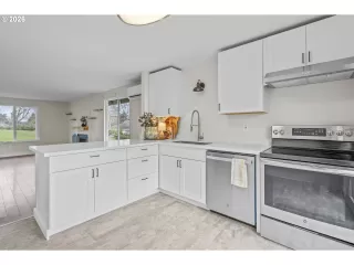 Photo #5: 403723961 Listing