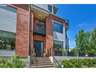 Photo #2: 404435980 Listing 