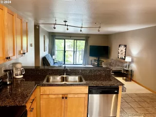 Photo #4: 404648462 Listing