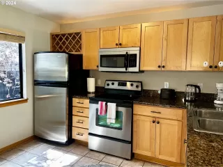 Photo #5: 404648462 Listing