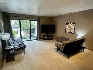 Photo #6: 404648462 Listing