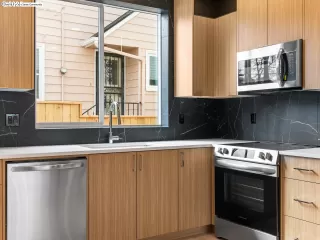 Photo #3: 405166729 Listing