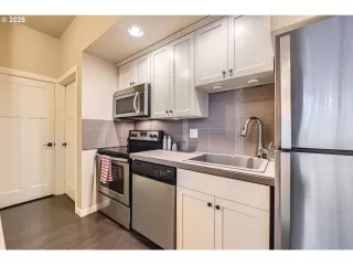 Photo #6: 405226501 Listing 