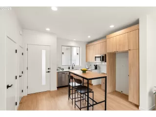 Photo #2: 405315334 Listing